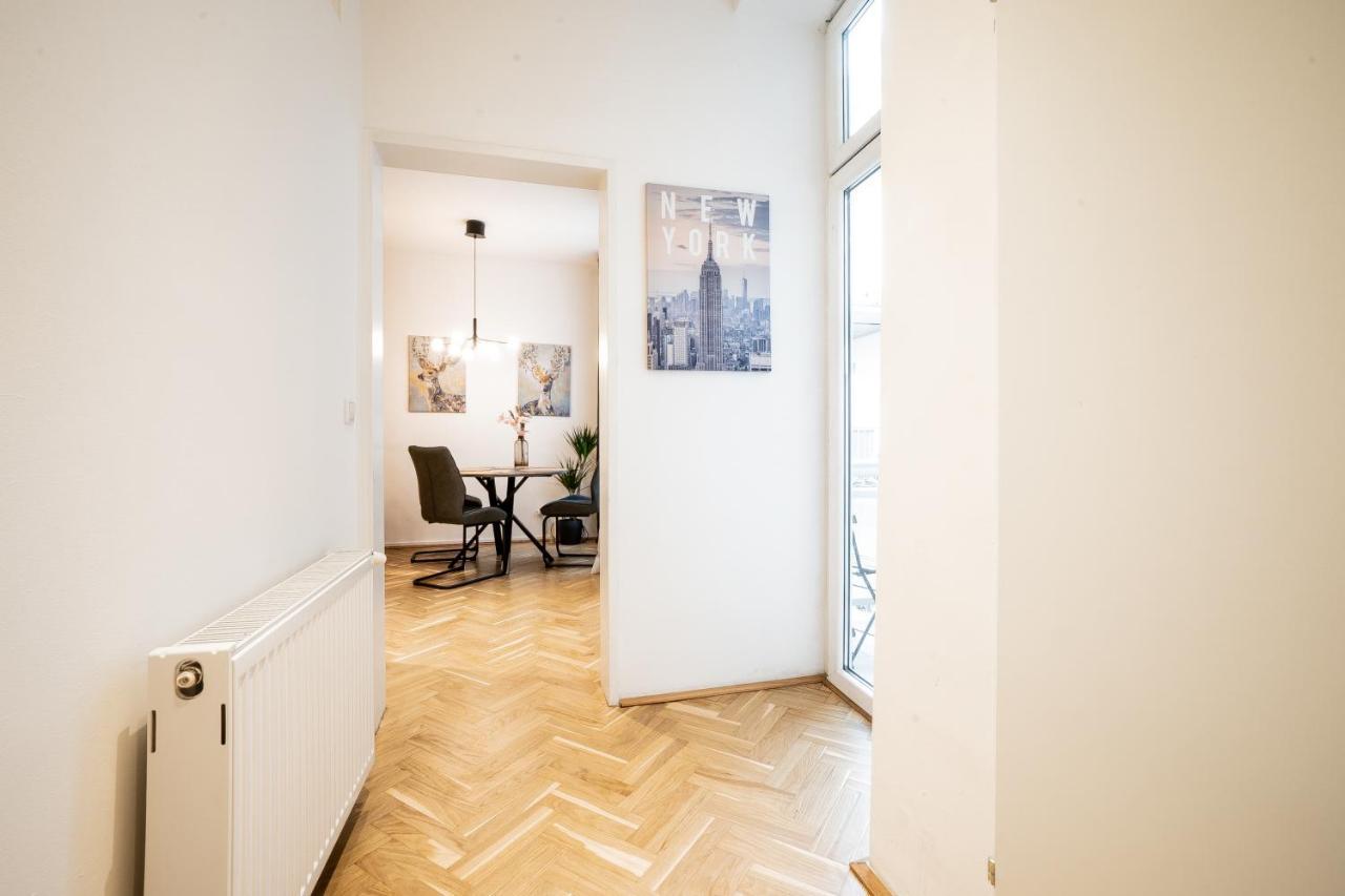 Comfortable, Balcony - Quick Access To Vienna's Old Centre Apartment Wien